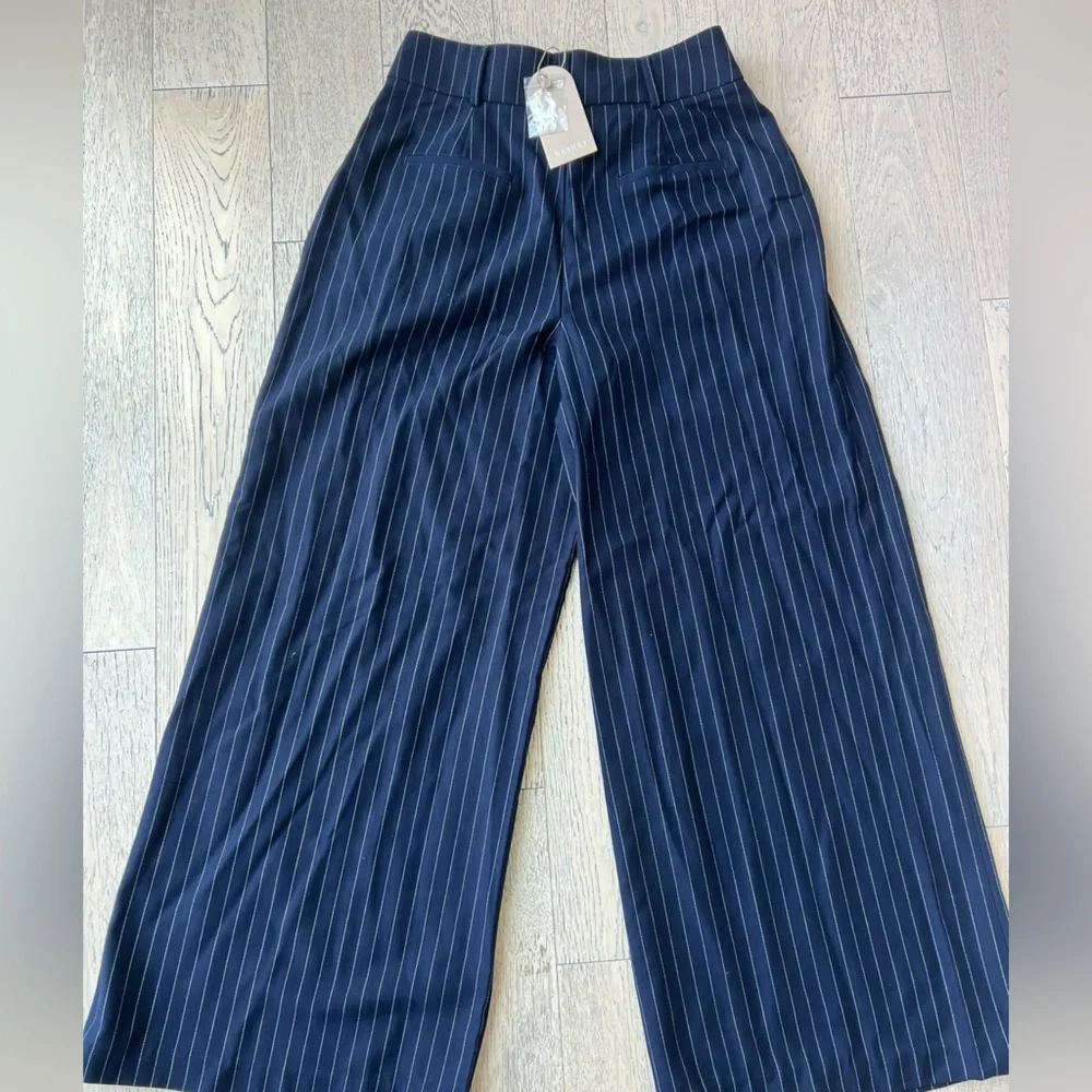 NWT Meshki “Jacqueline” Navy Pinstripe Wide-Leg Pants - Picture 13 of 16